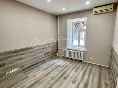 комерційна за адресою Михайлівська вул., 4