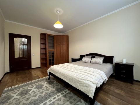 квартира за адресою Сім'ї Кульженків вул. (Петра Дегтяренка), 33