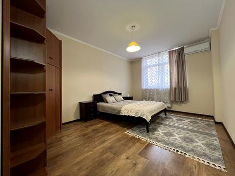 квартира за адресою Сім'ї Кульженків вул. (Петра Дегтяренка), 33