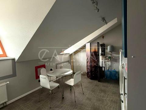 комерційна за адресою Воздвиженська вул., 22