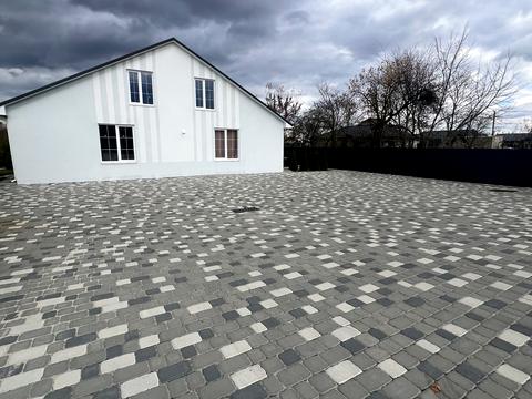 будинок за адресою Броварська