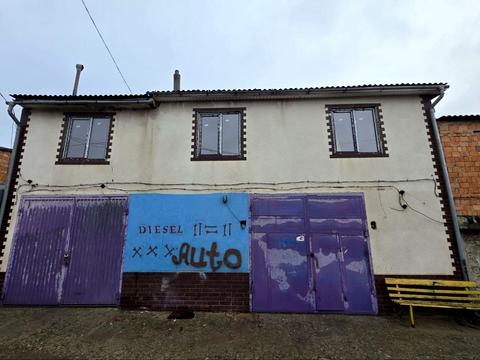 коммерческая по адресу Коммунальщиков ул., 4