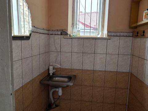 коммерческая по адресу Коммунальщиков ул., 4