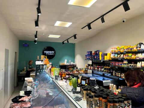 комерційна за адресою Салютна вул., 2к3