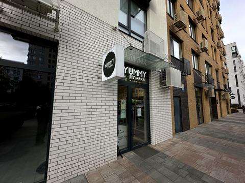 комерційна за адресою Салютна вул., 2к3