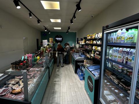 комерційна за адресою Салютна вул., 2к3