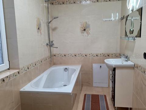 будинок за адресою Головна, 2