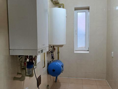 будинок за адресою Головна, 2