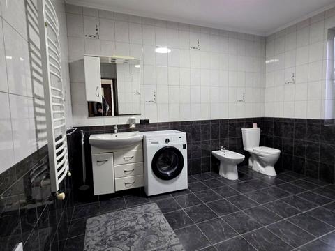 будинок за адресою Головна, 2