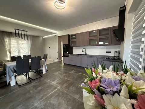 будинок за адресою Молодіжна