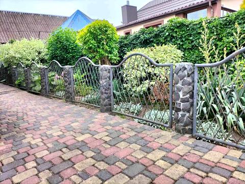 будинок за адресою Красильникова вул., 1