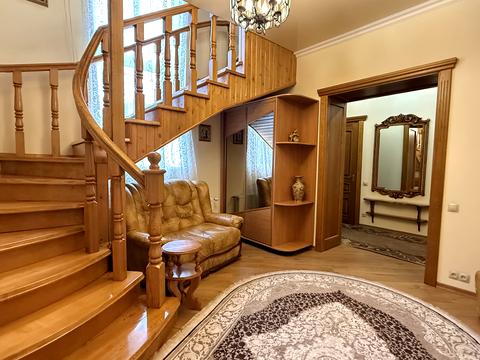 будинок за адресою Красильникова вул., 1