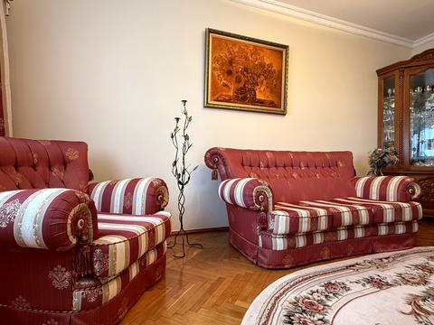 будинок за адресою Красильникова вул., 1