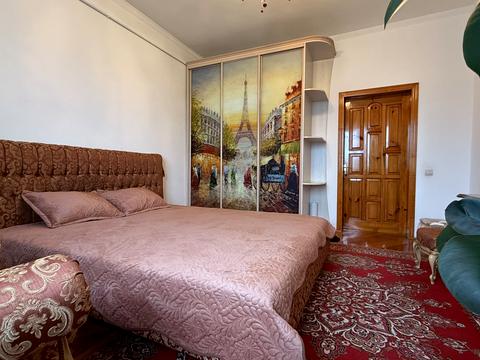 будинок за адресою Красильникова вул., 1