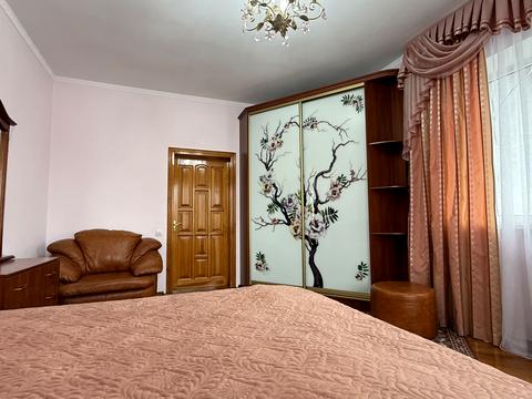 будинок за адресою Красильникова вул., 1