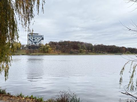 будинок за адресою Красильникова вул., 1