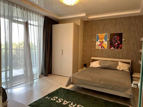 квартира за адресою Раїси Окіпної вул., 18