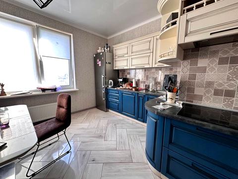 квартира за адресою Літературна вул., 8