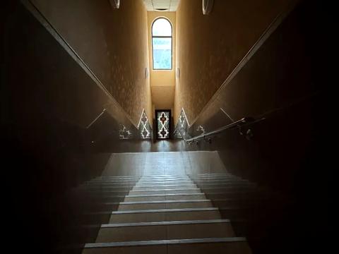 комерційна за адресою Макарова вул. (Більшовицька), 18