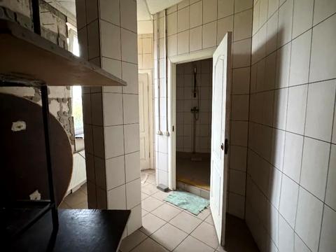 комерційна за адресою Макарова вул. (Більшовицька), 18