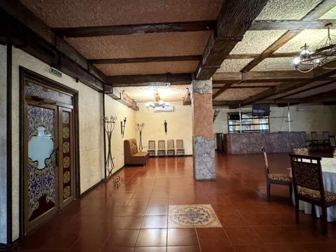 комерційна за адресою Макарова вул. (Більшовицька), 18