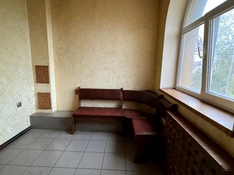 комерційна за адресою Макарова вул. (Більшовицька), 18