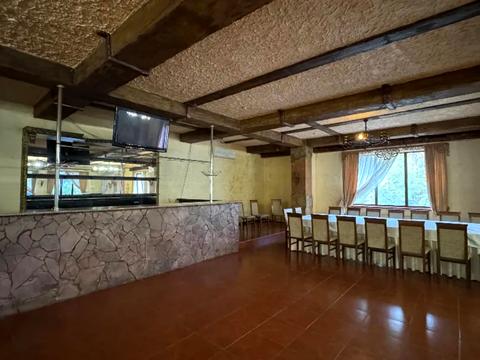 комерційна за адресою Макарова вул. (Більшовицька), 18