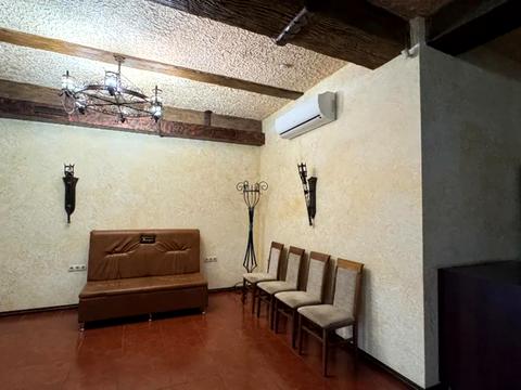 комерційна за адресою Макарова вул. (Більшовицька), 18