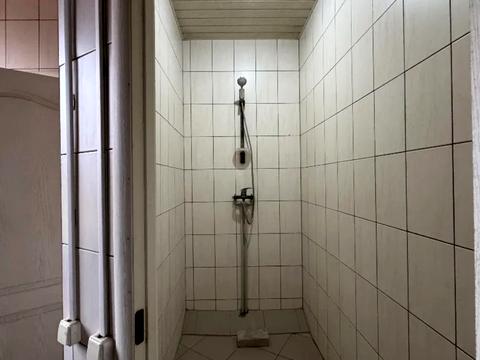 комерційна за адресою Макарова вул. (Більшовицька), 18