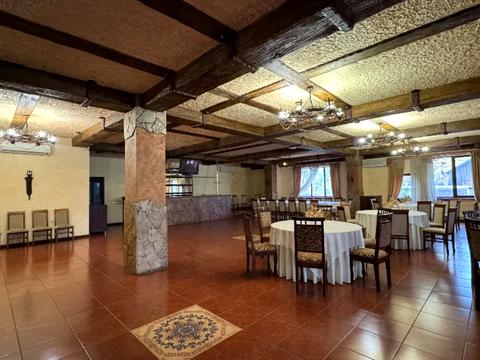 комерційна за адресою Макарова вул. (Більшовицька), 18