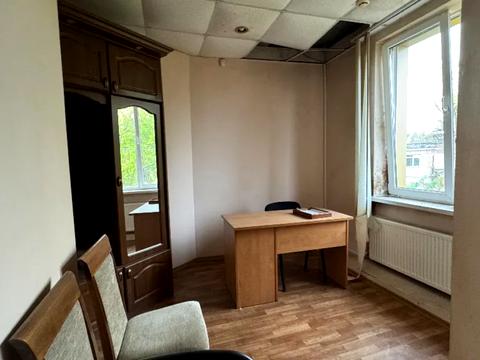 комерційна за адресою Макарова вул. (Більшовицька), 18