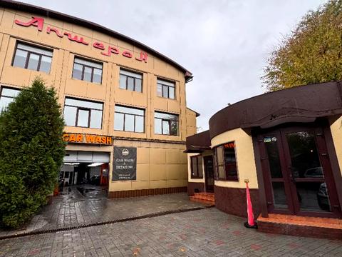 комерційна за адресою Макарова вул. (Більшовицька), 18