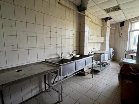 комерційна за адресою Макарова вул. (Більшовицька), 18