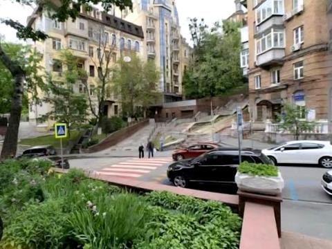 коммерческая по адресу Крутой спуск, 5