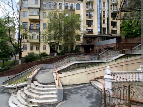 комерційна за адресою Крутий узвіз, 5