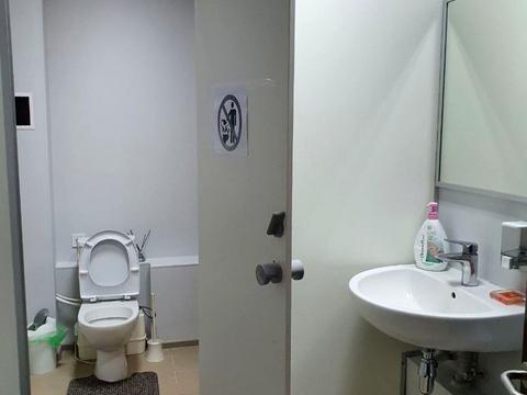 комерційна за адресою Волошкова вул., 74