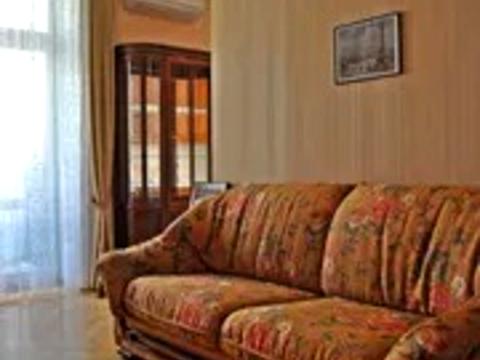 квартира за адресою Гоголівська вул., 5