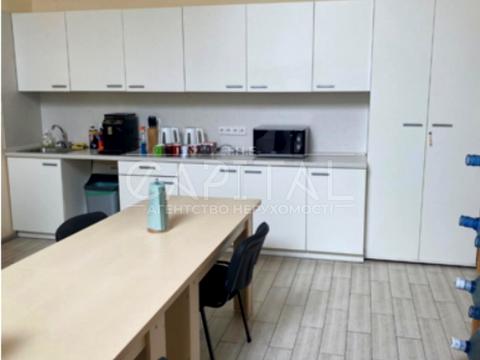 коммерческая по адресу Львовская пл., 24