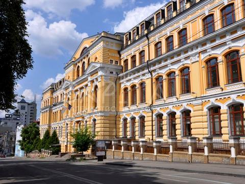 коммерческая по адресу Львовская пл., 24