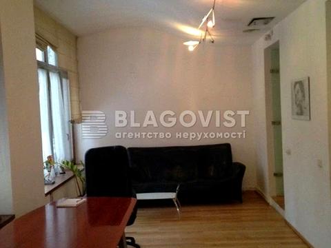 комерційна за адресою Заньковецької вул., 8