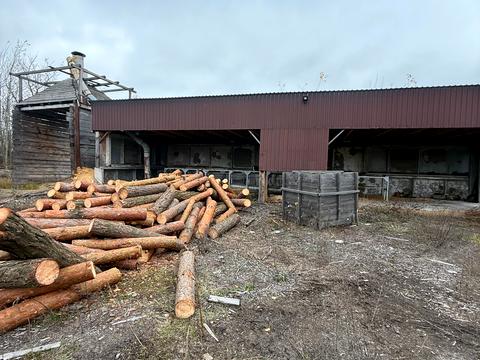 комерційна за адресою Травнева, 12