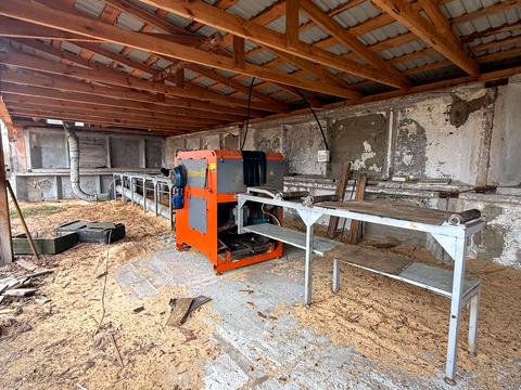 комерційна за адресою Травнева, 12