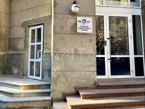 комерційна за адресою Круглоуніверситетська вул., 18/2