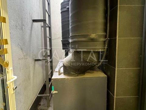 комерційна за адресою Дніпровська набережна вул., 17