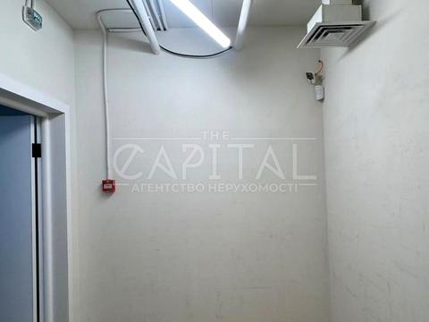 комерційна за адресою Дніпровська набережна вул., 17