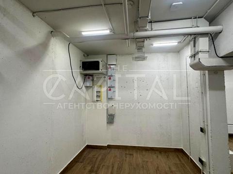 комерційна за адресою Дніпровська набережна вул., 17