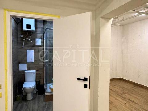 комерційна за адресою Дніпровська набережна вул., 17