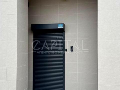 комерційна за адресою Дніпровська набережна вул., 17