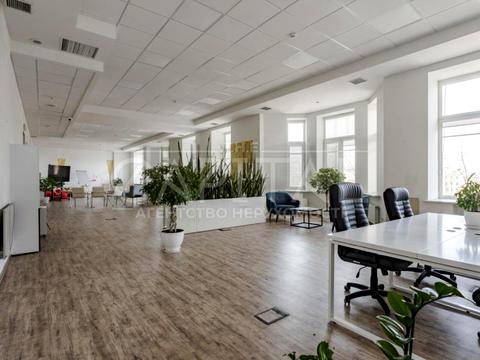 комерційна за адресою Контрактова пл., 10-А