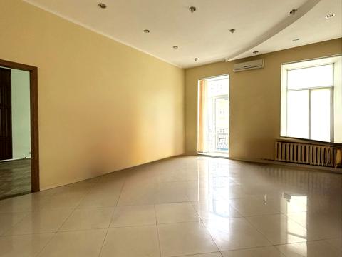 комерційна за адресою Еспланадна вул., 2